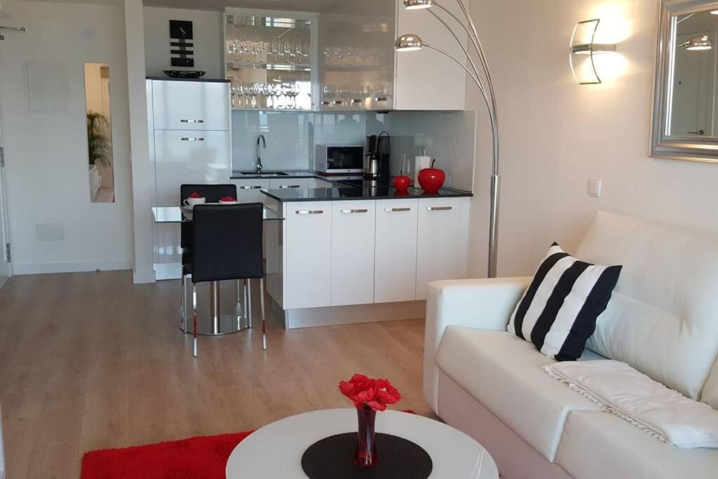 Modern Apartment With Stunning Sea View Кала Милор Екстериор снимка