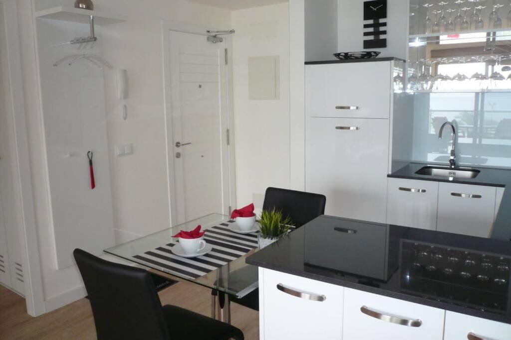 Modern Apartment With Stunning Sea View Кала Милор Екстериор снимка